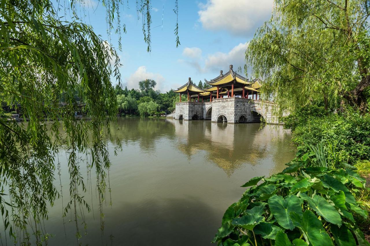Novotel Yangzhou City Center Экстерьер фото