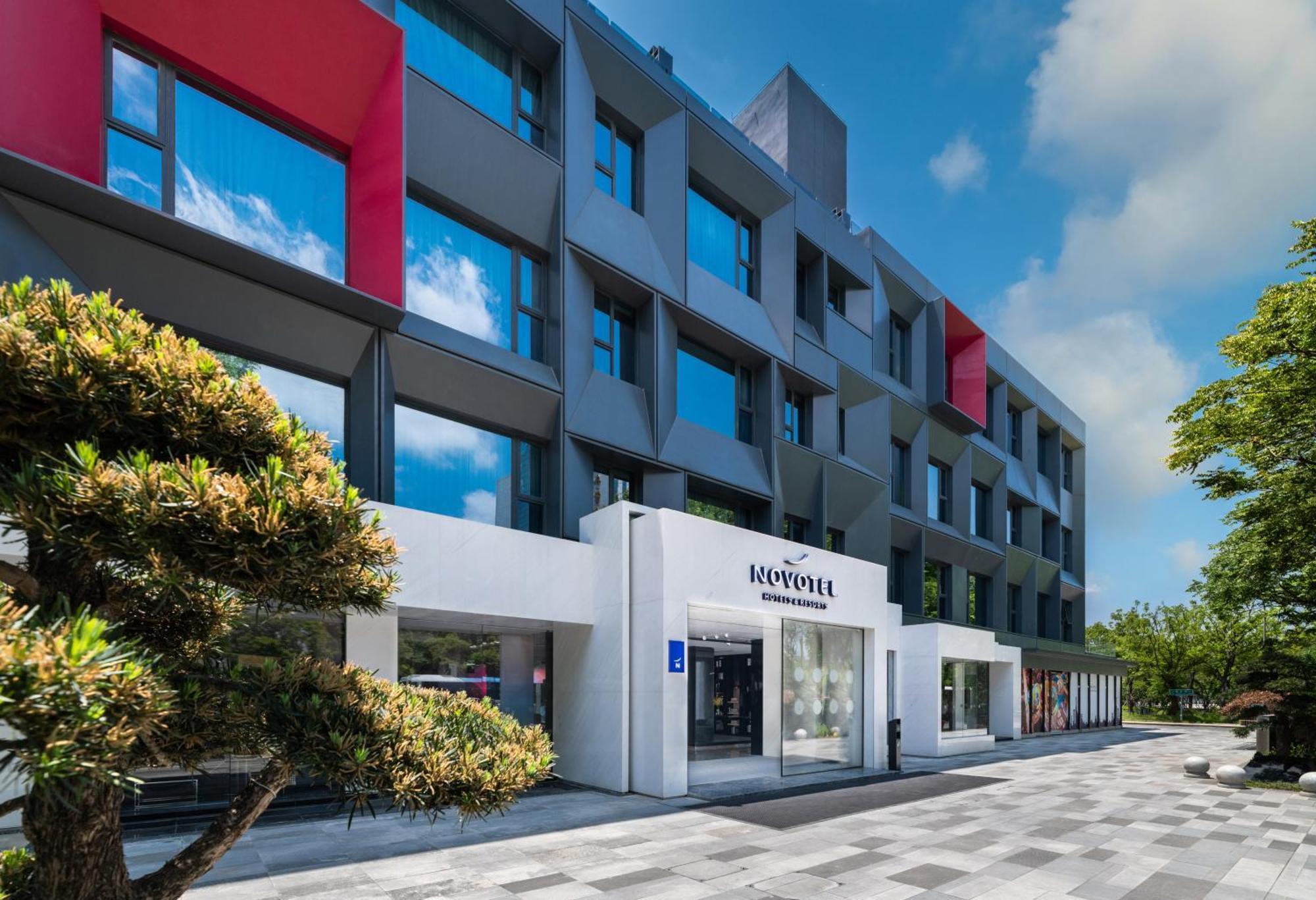 Novotel Yangzhou City Center Экстерьер фото